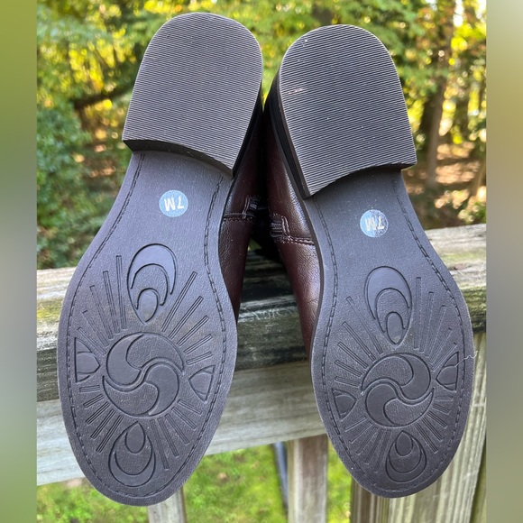 White Mountain Smooth Brown Boots - Picture 3 of 6